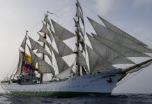 Buque Arc. Gloria Arriba A Vancouver