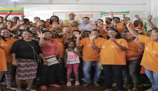 Alcaldía entregó 54 unidades productivas de negocio a familias de Olaya y Cerro de Albornoz