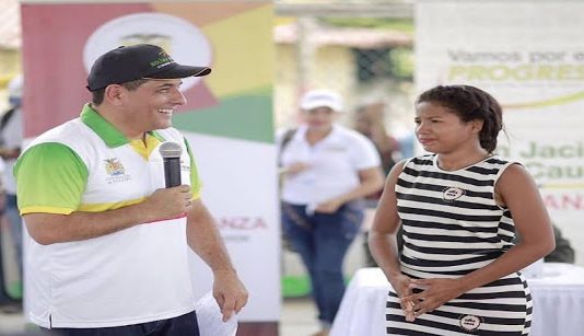 Gobernador de Bolívar apoya con becas a los mejores estudiantes del sur de Bolívar