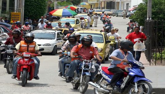 “Al mototaxismo hay que acabarlo pero con políticas sociales, con trabajo y educación”: Senador Araújo