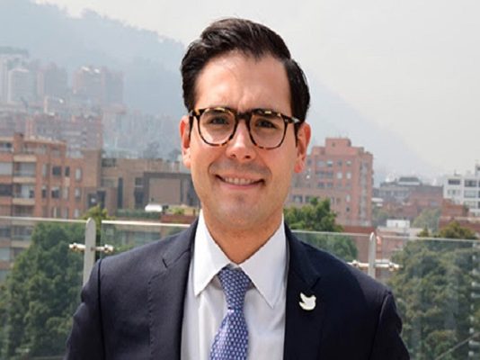 “Que encarguen y ternen a Sergio Londoño rápido para disminuir la incertidumbre”: senador Araújo