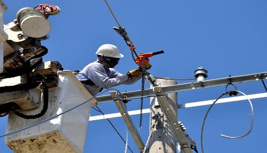 “También hubo mal manejo de honorarios y sobrefacturación en Electricaribe”, dijo Araújo