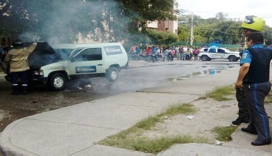 Carro de valores se incendio, policía y bomberos atendieron emergencia