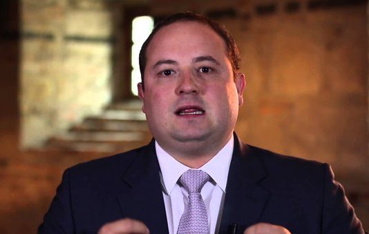 Senador Fernando Araujo se defiende sobre acusaciones contra su familia de invasión de predios en Cartagena