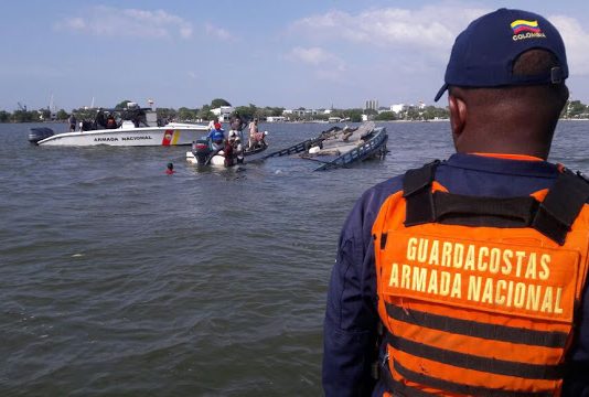 Rescatan a 9 personas a la deriva en aguas de Cartagena