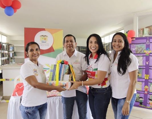 Gobernación de Bolívar entregó bicicletas y libros en Zambrano