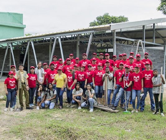 Entregan dos salones hechos de plástico reciclado en Cartagena