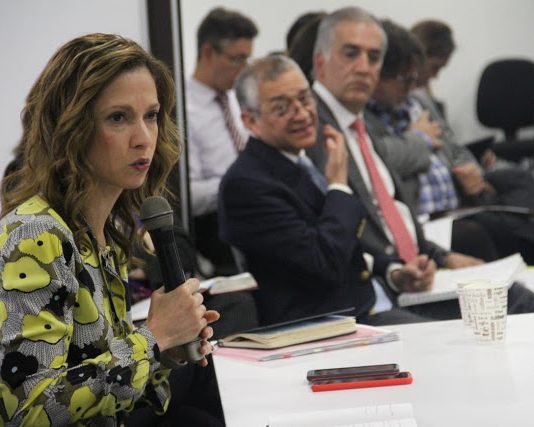 Gobierno y empresarios acuerdan medidas para sector de textiles