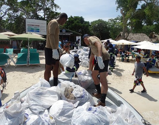 5 Toneladas de basura fueron extraídas de Playa Blanca