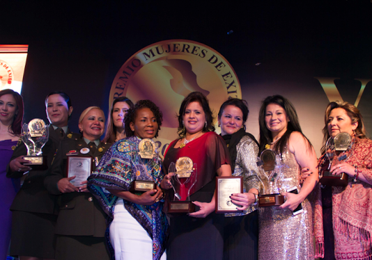 Maestra bolivarense condecorada por el premio Mujeres de Éxito 2017