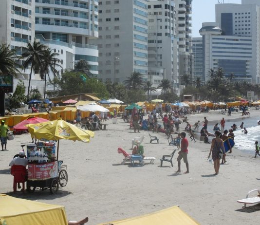 Gobierno anuncia millonaria inversión para frenar daño del mar a zona turística de Cartagena