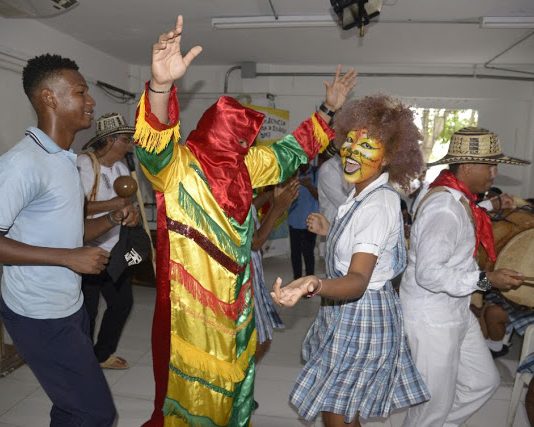 IPCC realiza exitosos talleres académicos en torno a lo festivo para estudiantes cartageneros