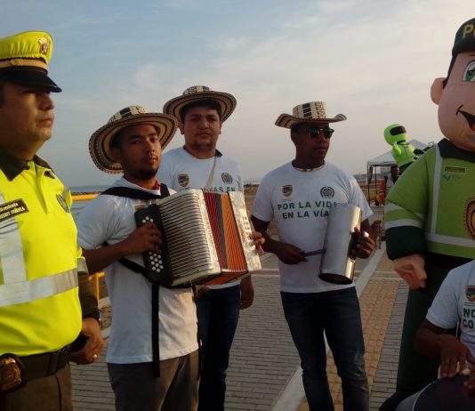 A ritmo de vallenato, despliegan campañas preventivas en vías de Cartagena durante el fin de semana de receso escolar