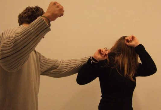 Capturan a un hombre en la Boquilla por golpear a su compañera sentimental