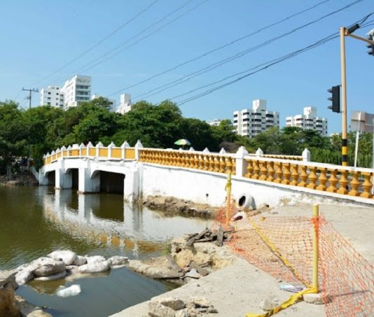 Continúa restricción de tránsito de carros pesados cerca de la estructura del puente de Las Palmas