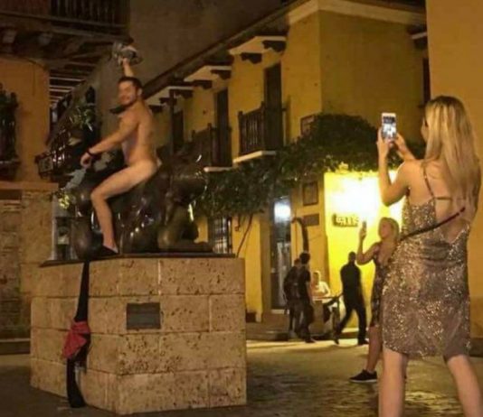 Indignante! Turista se sube desnudo a la “Gorda Gertrudis”