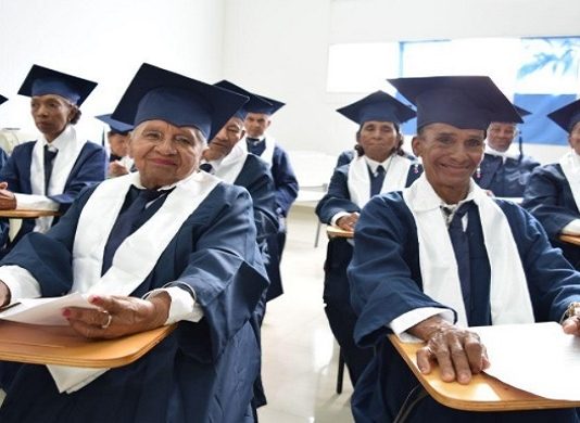 50 adultos mayores se alfabetizaron en Arjona y Turbaco