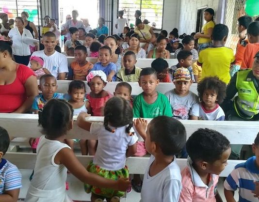 Fundación Creando Sinergia y policia nacional alegraron los corazones de 320 niños de Villa Corelca