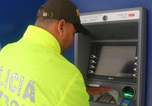 Recomendaciones para evitar ser victima de los delincuentes en cajeros automaticos