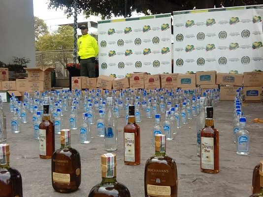 7 mil 600 botellas de licor de contrabando incautadas en el mercado de Bazurto el Centro Historico