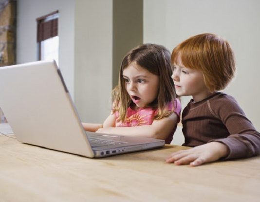 UNICEF pide proteger a los niños en el mundo digital al tiempo que se mejora el acceso a internet de los más desfavorecidos