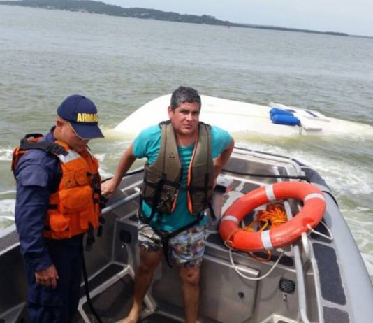 Armada rescata a dos náufragos en la bahía de Cartagena