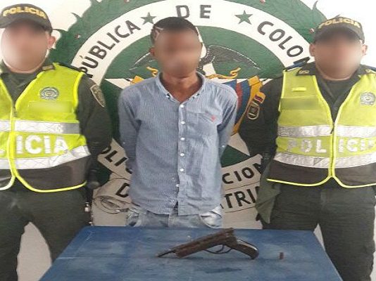 Recapturan a “tribilin” intentando robar a un ciudadano, portaba brazalete del Inpec