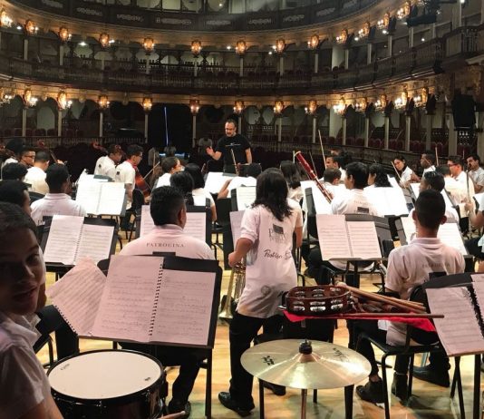 La Orquesta Sinfónica de Cartagena y su magia musical en el Teatro Adolfo Mejía