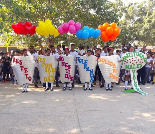 Colegio de Santa Rosa de Lima cultiva valores para la Paz