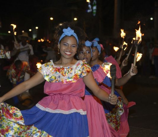 En imágenes Desfile de Noche de Candela y Noche de Fandango