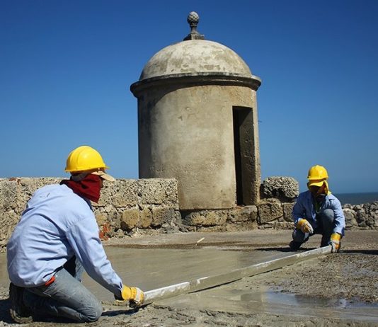 Escuela Taller inicia 2018 con mantenimiento en murallas de Cartagena