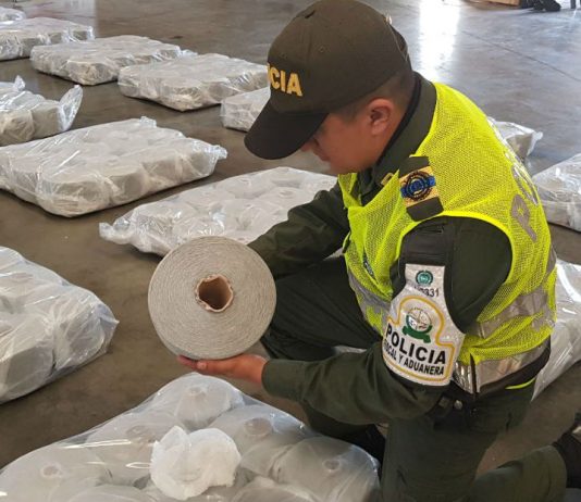 Incautan cargamento de hilo de contrabando en muelle de Cartagena de indias