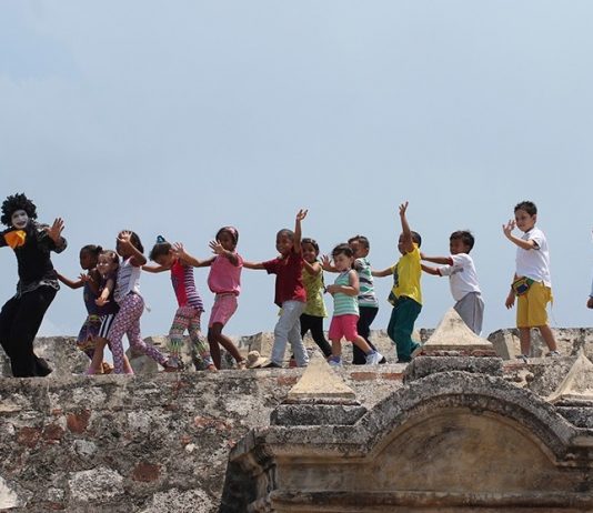 La niñez vive su patrimonio en el Día de Entrada Gratis a las Fortificaciones de Cartagena