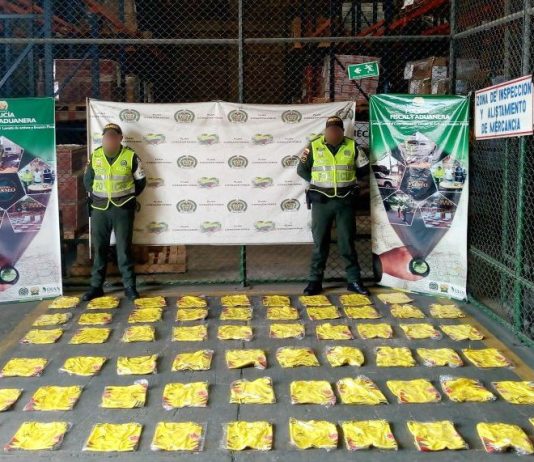 Incautan camisetas de la selección Colombia de contrabando provenientes de China