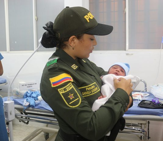 Rescatan bebe abandonada en un anden en Cartagena