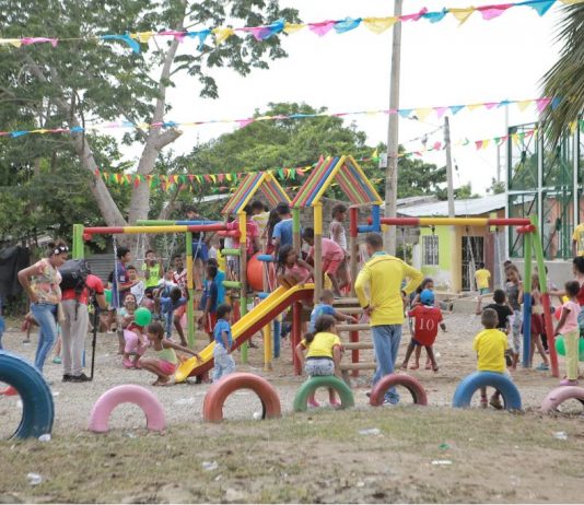 Gobernación de Bolívar entrega dos parques infantiles en Magangue, Bolívar
