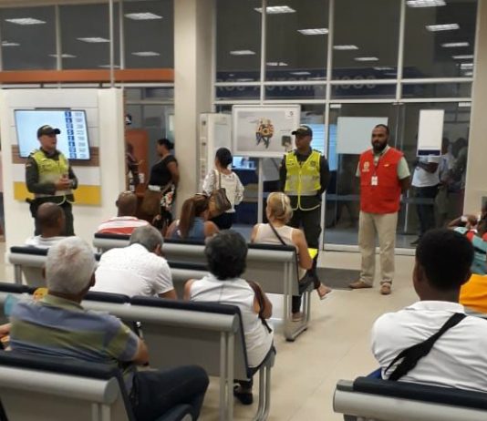 Al retirar grandes sumas de dinero en efectivo use servicio de escolta policial, es Gratuito