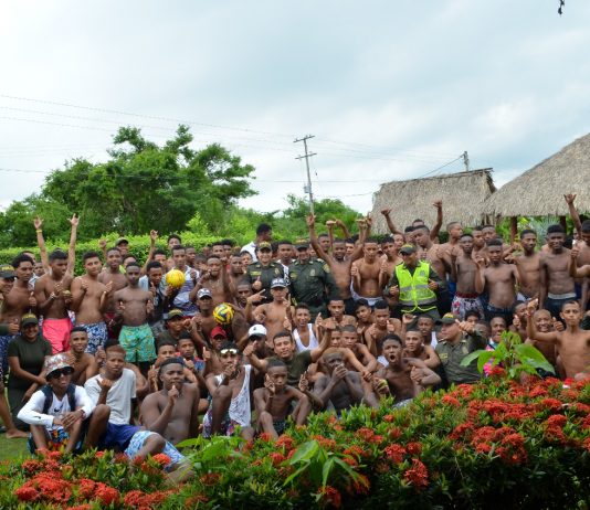 120 Expandilleros, firman la paz en los barrios Bientenario, Colombiaton y Bicentenario Expandilleros-Cartagena-paz