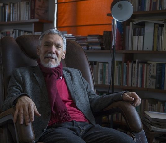 El Cartagenero Roberto Burgos Cantor es el ganador del Premio Nacional de Novela 2018 Roberto-Burgo-Cantor-premio