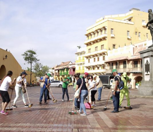 Jornada de limpieza a la Plaza de Los Coches Limpieza-Plaza-de-los-coches
