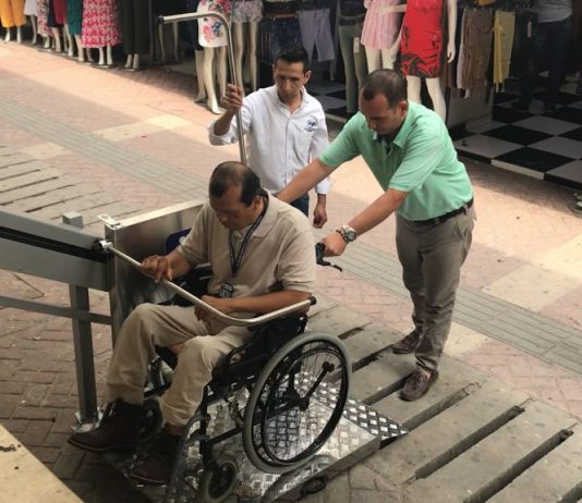 Instalan plataforma Salva Escalera en el edificio de las Antiguas Empresas Públicas Personas con discapacidad