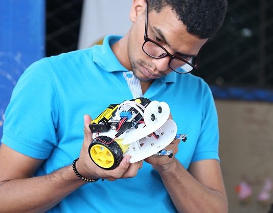 IE Luis Carlos López recibe material didáctico robotico para fortalecer procesos educativos Robots para la educación