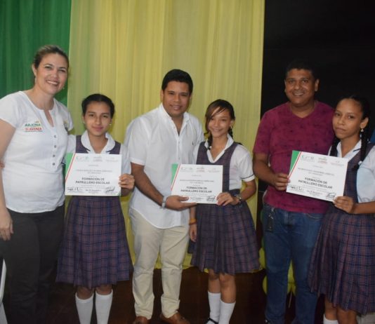 450 Estudiantes de Arjona se graduaron como patrulleros escolares Esther María Jalilie García patrulleros escolares
