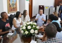 Operarios de colegios distritales levantan paro Operarios de colegios levantan paro