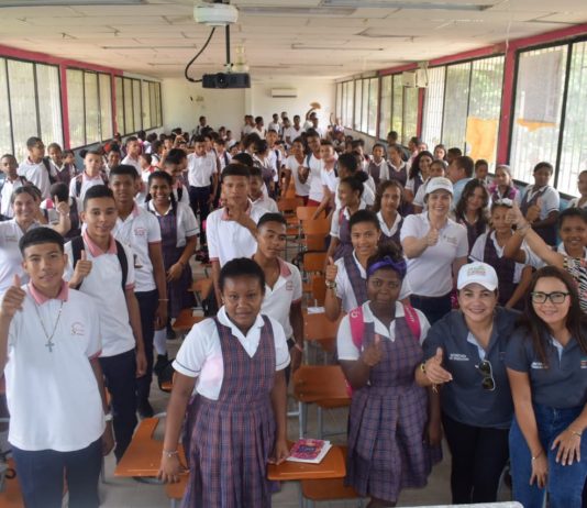 Alcaldía de Arjona entrega 1000 sillas a 8 instituciones educativas del municipio Sillas nuevas a instituciones de Arjona Bolívar