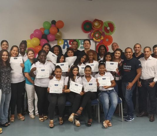 Voluntarios Telefónica capacitan a madres cabeza de hogar en Cartagena Voluntarios Telefónica capacitan a madres cabeza de hogar en Cartagena