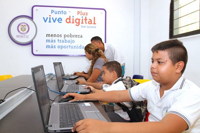 Bolivarenses beneficiados de la tecnologia