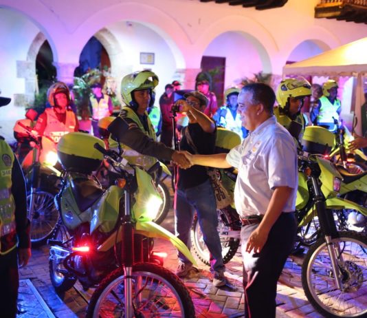 Distrito realizo la entrega de vehículos y motos a la Policía y CTI de la Fiscalía Pedrito pereira realizo entrega de vehiculos a policia y cti