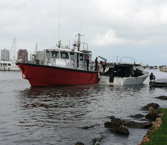 Dimar investiga incendio de yate estadounidense en la bahía de Cartagena Incendio yate en bahia de cartagena