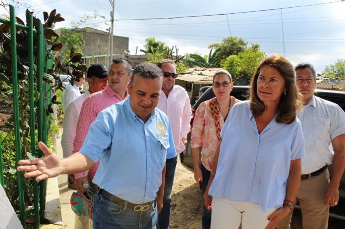 La vicepresidente Marta Lucia Ramirez y el alcalde Pedrito Pereira recorrieron lugares de encuentro de jornada de superación de la pobreza a realizar el 17 de Octubre.